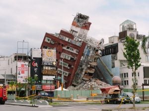 Durch das Erdbeben in Taiwan zerstörtes Haus