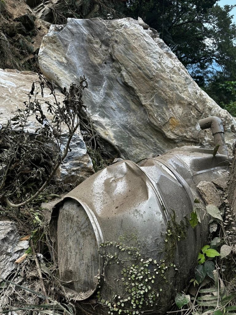 20240409_085114429_ios Ein zerstörter Wassertank