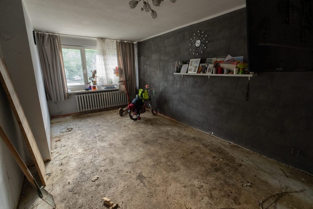 Ausgeräumtes Wohnzimmer