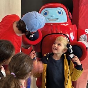 Gizmo mit den Kindern