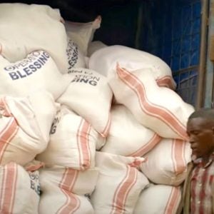 Eine Lastwagenladung mit Hilfsgütern