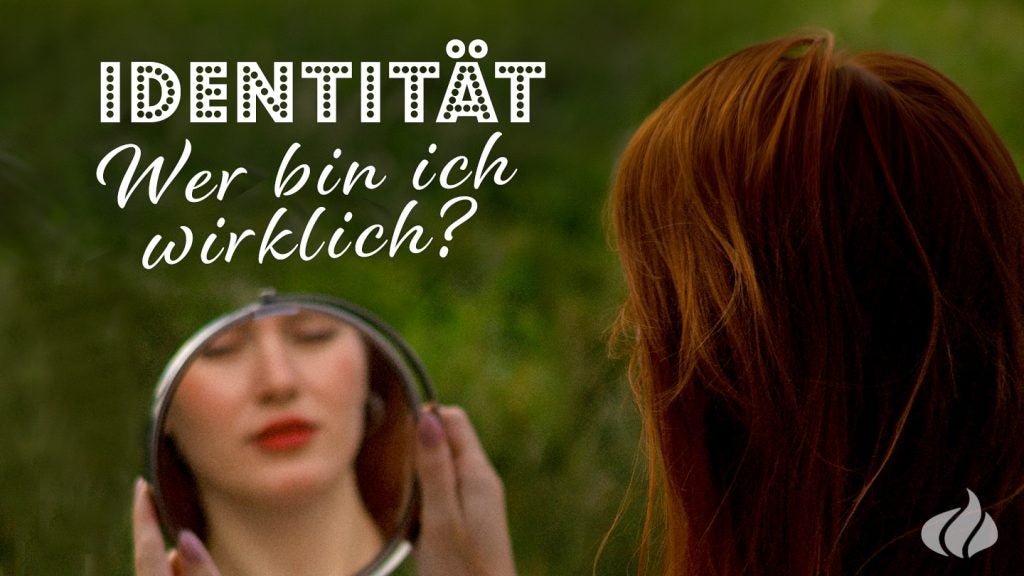 youversion_cover1_identitaet_v01 Eine Frau schaut in den Spiegel; Cover zum Bibelleseplan "Identität - wer bin ich wirklich?"
